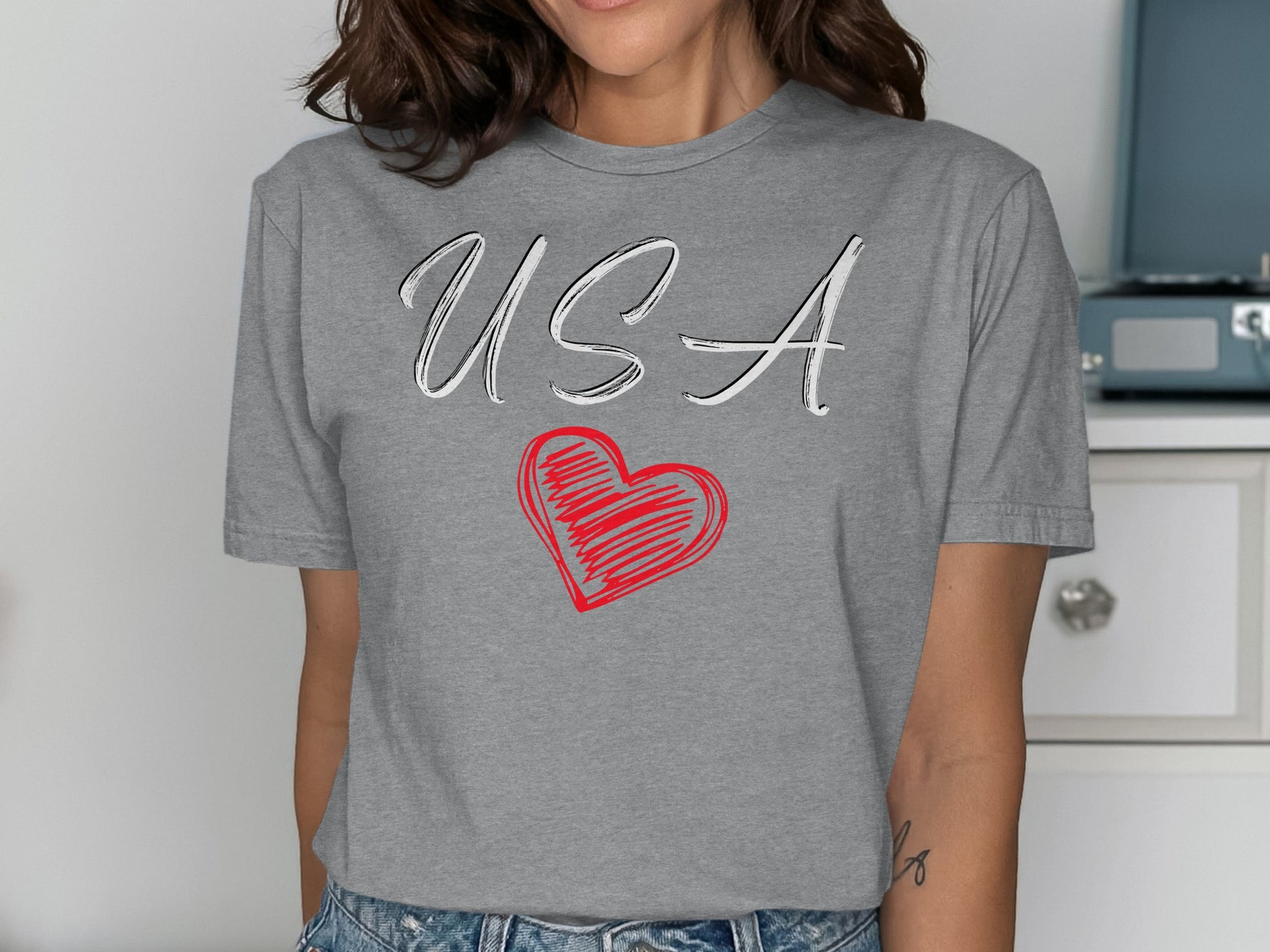 USA Heart Graphic Design Short Sleeve T-Shirt