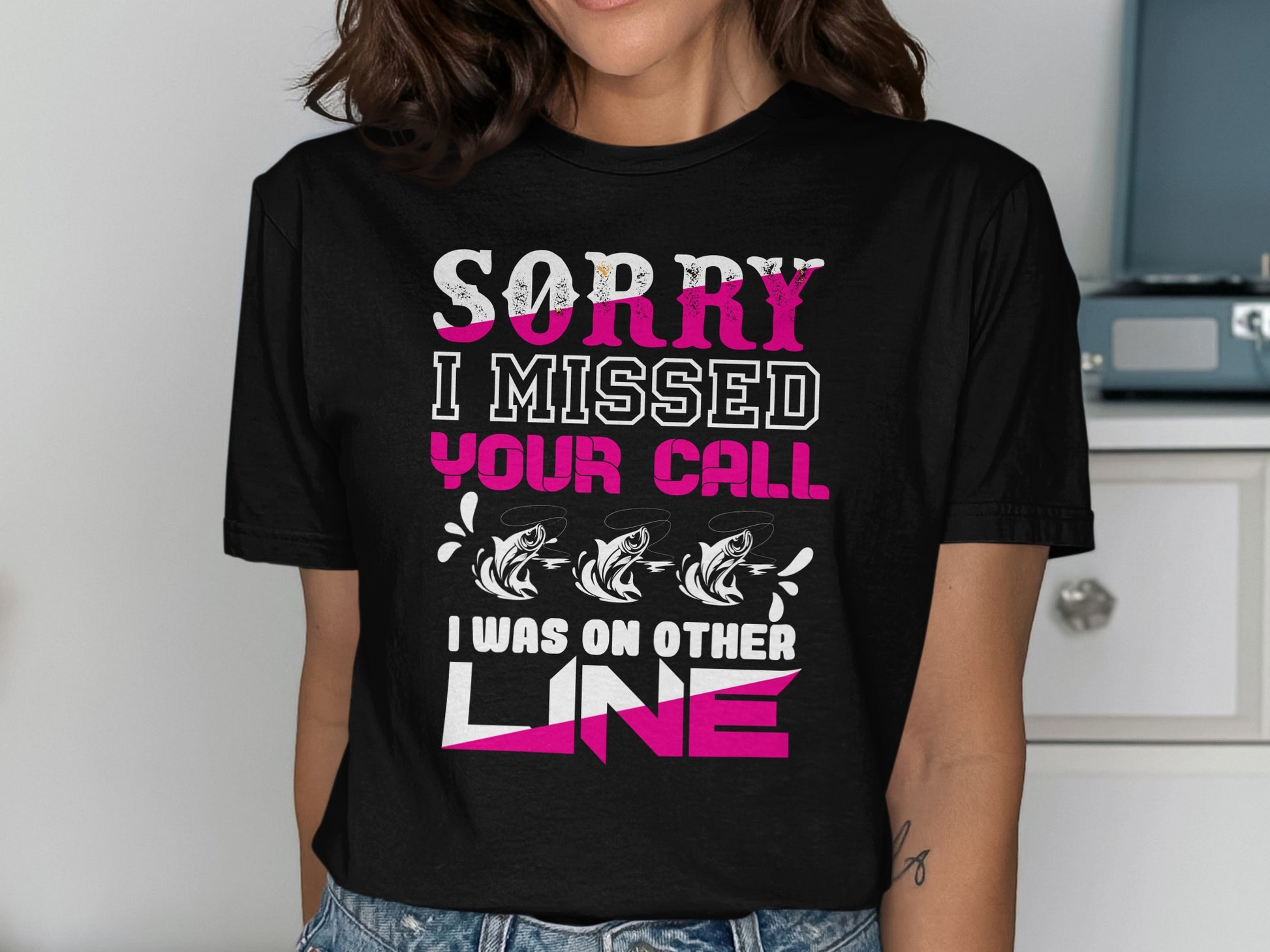 Black t-shirt with pink and white text: "SORRY I MISSED YOUR CALL I WAS ON OTHER LINE" and three fish.