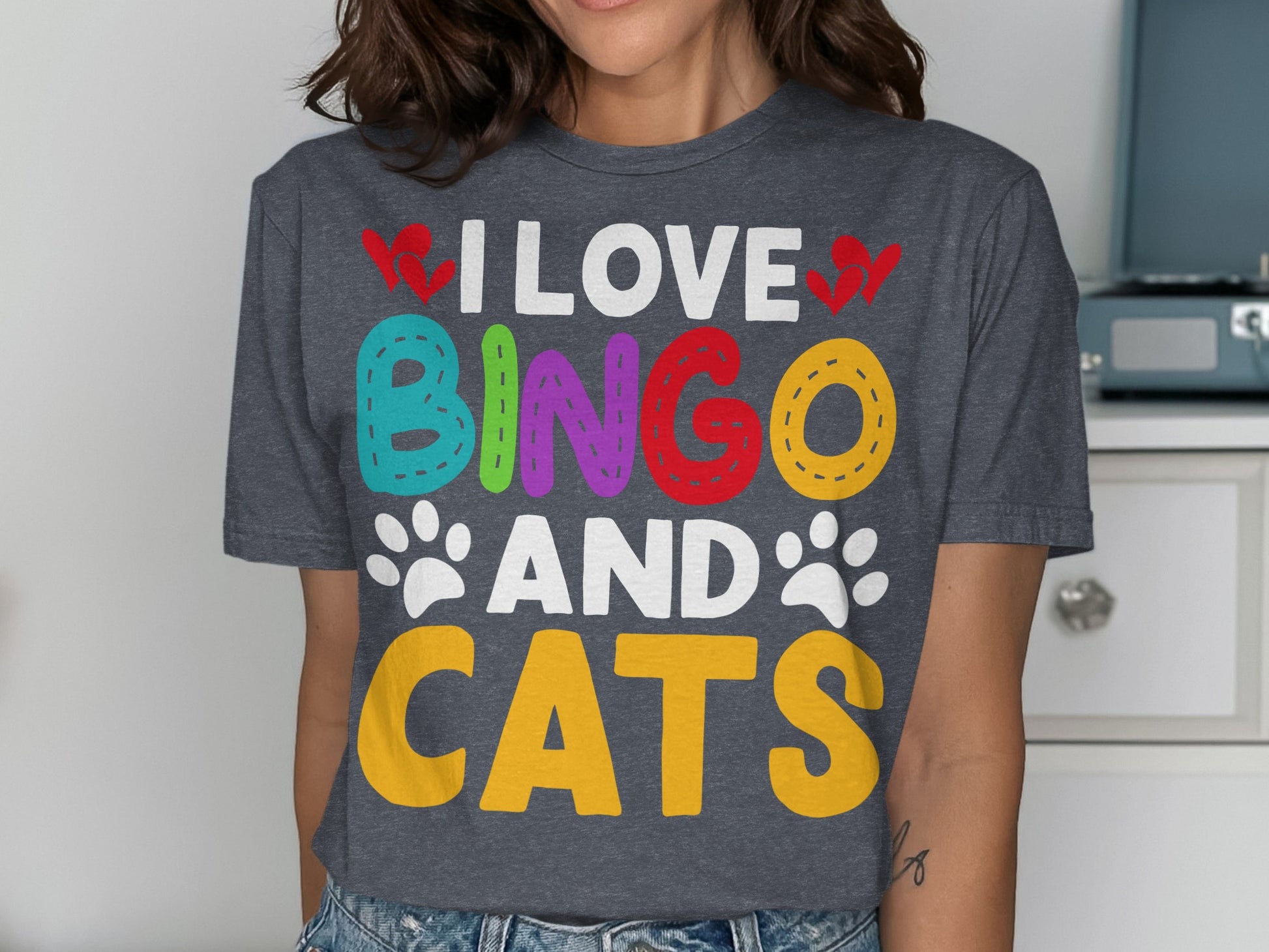 Dark gray t-shirt with "I LOVE BINGO AND CATS" text.
