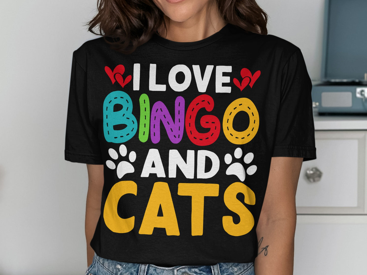 Black t-shirt with "I LOVE BINGO AND CATS" text and paw prints.